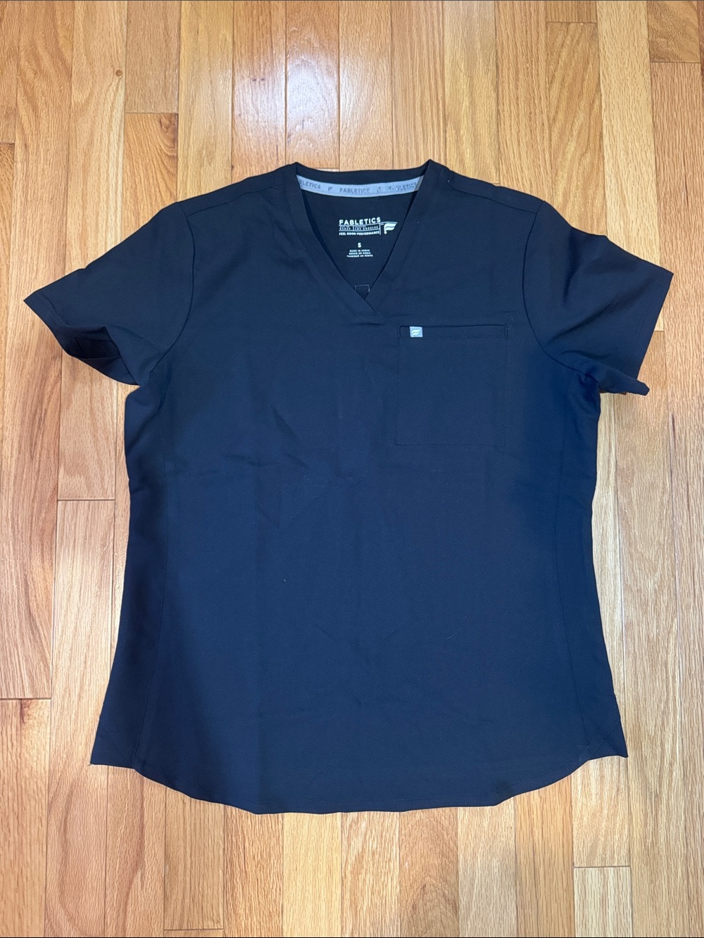 NWOT Fabletics Vital 1 Pocket Scrub Top
